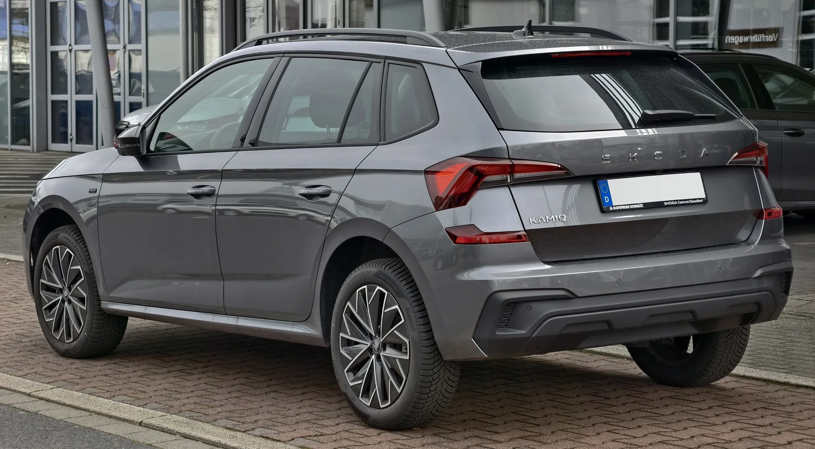Skoda Kamiq 2026 gris trois quarts arrière SUV urbain rangement
