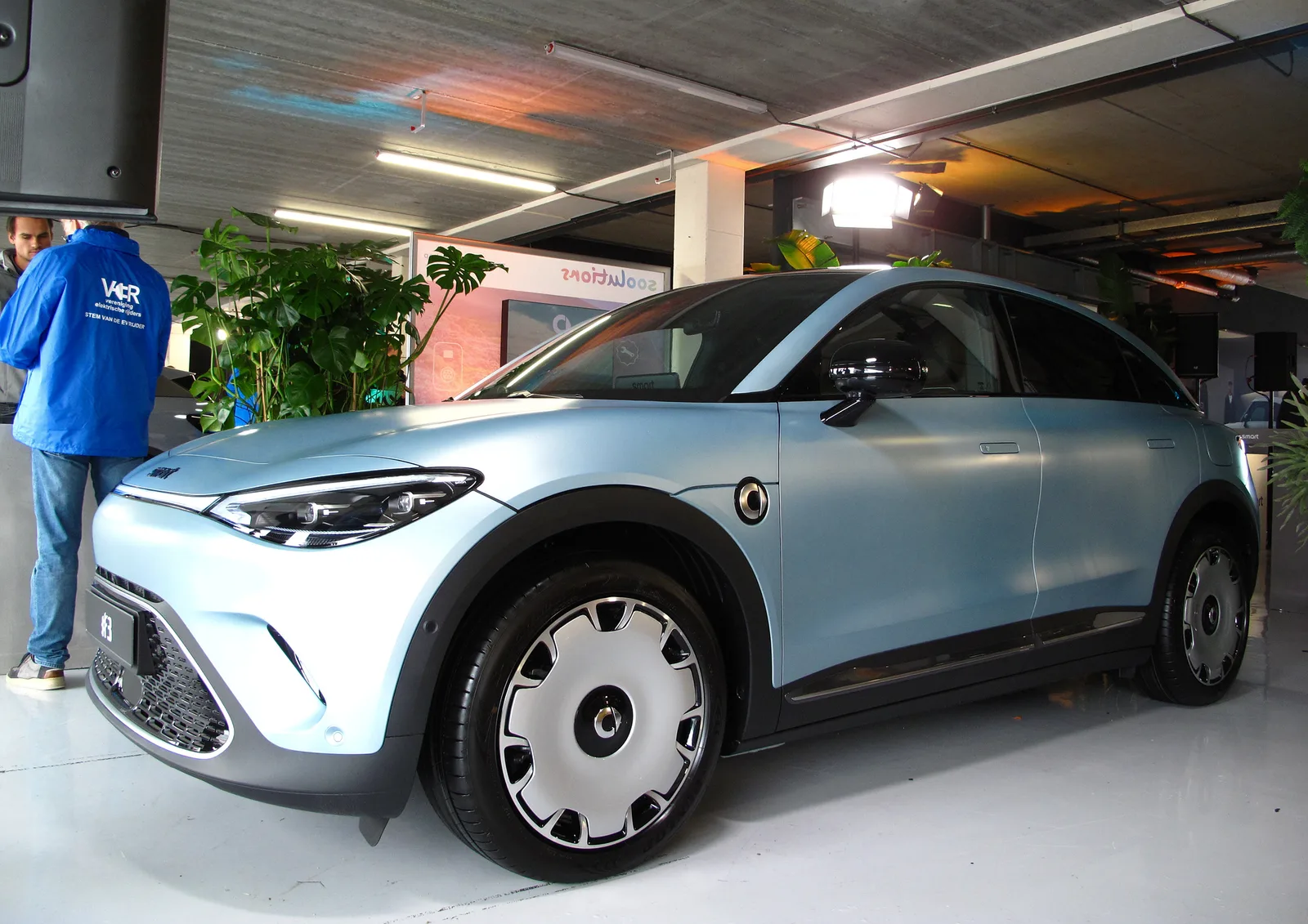 Smart 3 2026 bleu clair profil avant exposition interieur