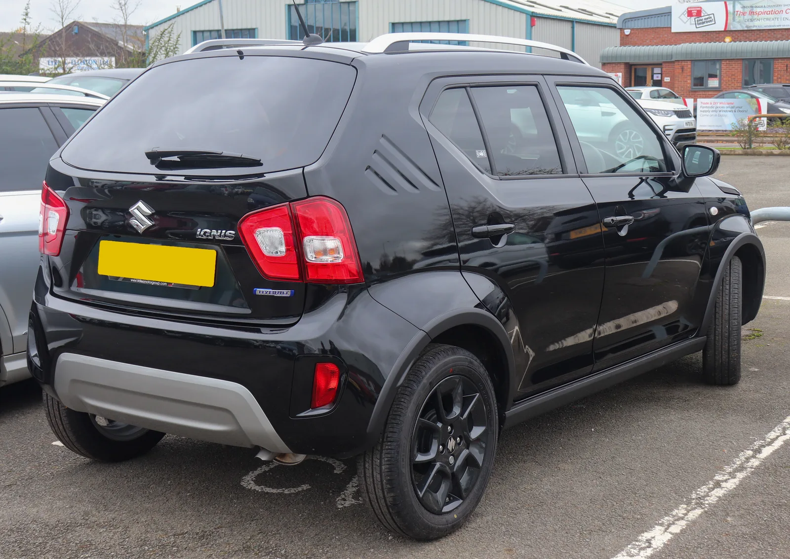 Suzuki Ignis 2026 vue arrière trois quarts couleur gris urbain