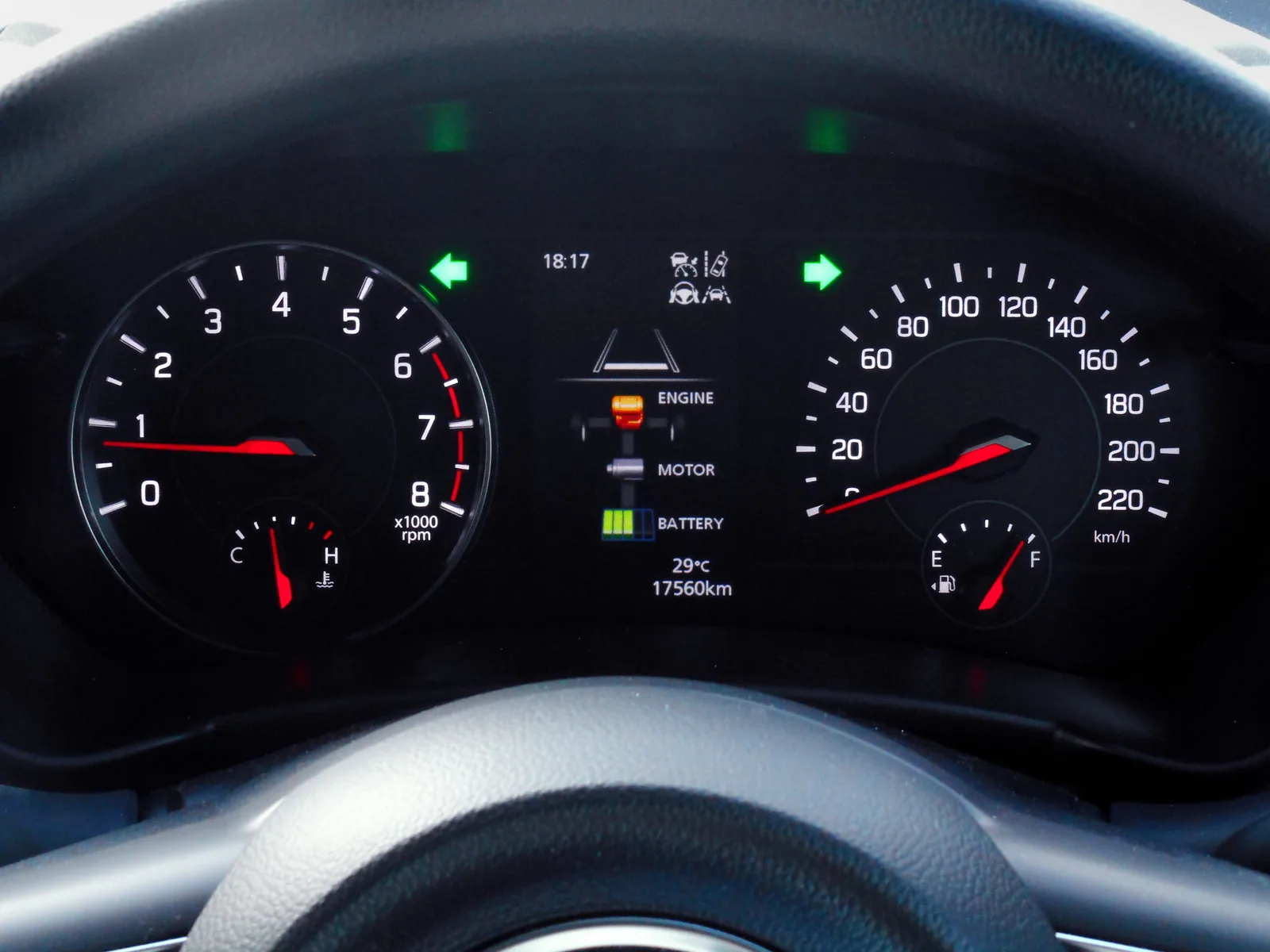 Suzuki Swift 2026 planche de bord intérieur compteurs volant citadine hybride