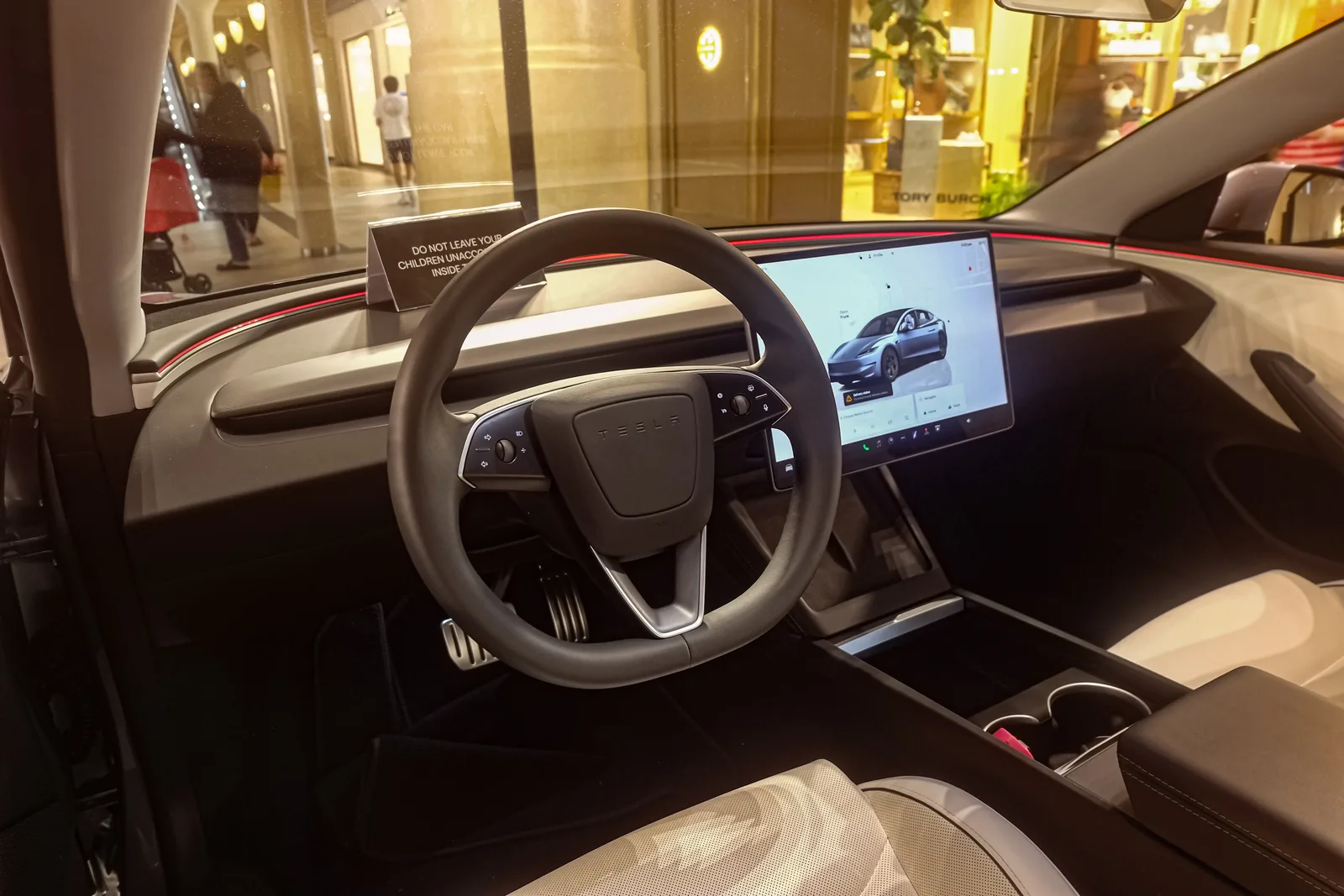 Intérieur Tesla Model 3 Highland 2026 écran 15 pouces tableau de bord minimaliste blanc