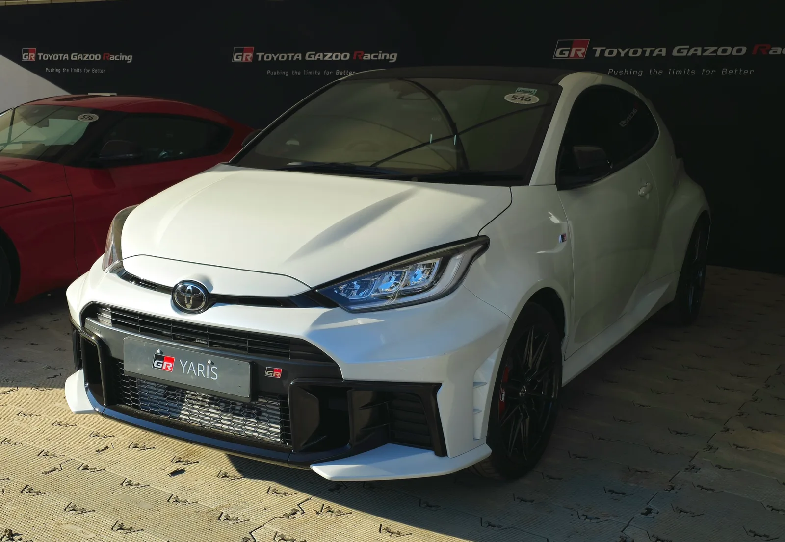 Toyota GR Yaris 2026 version sport citadine compacte 3/4 avant rouge