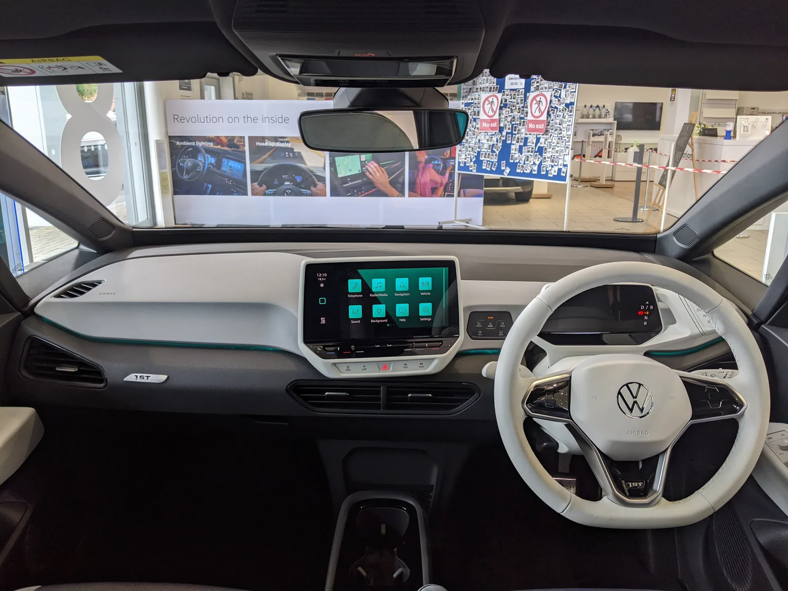Intérieur Volkswagen ID.3 2026 — tableau de bord et écran central tactile