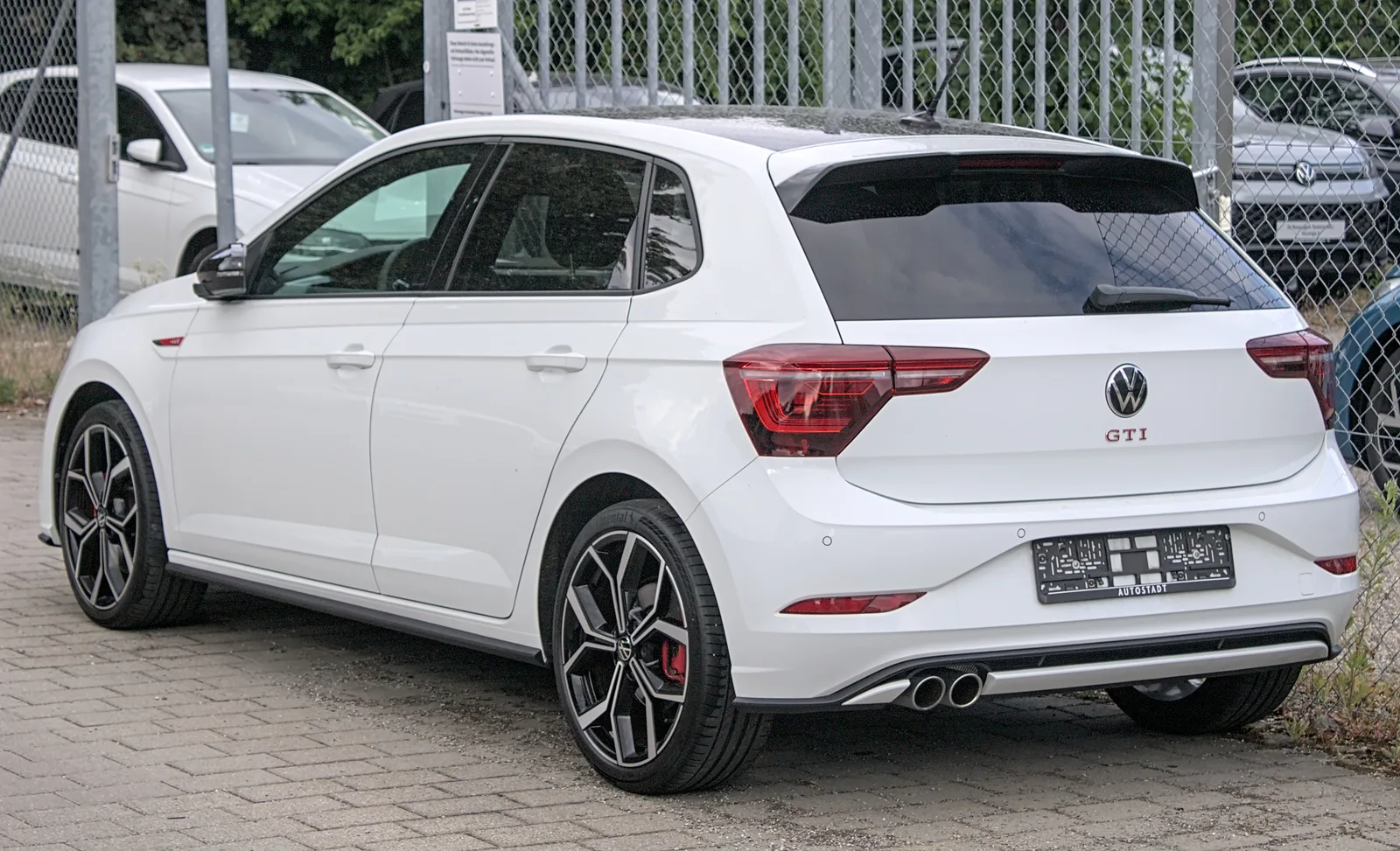 Volkswagen Polo 2026 blanc vue trois quarts avant GTI citadine Volkswagen