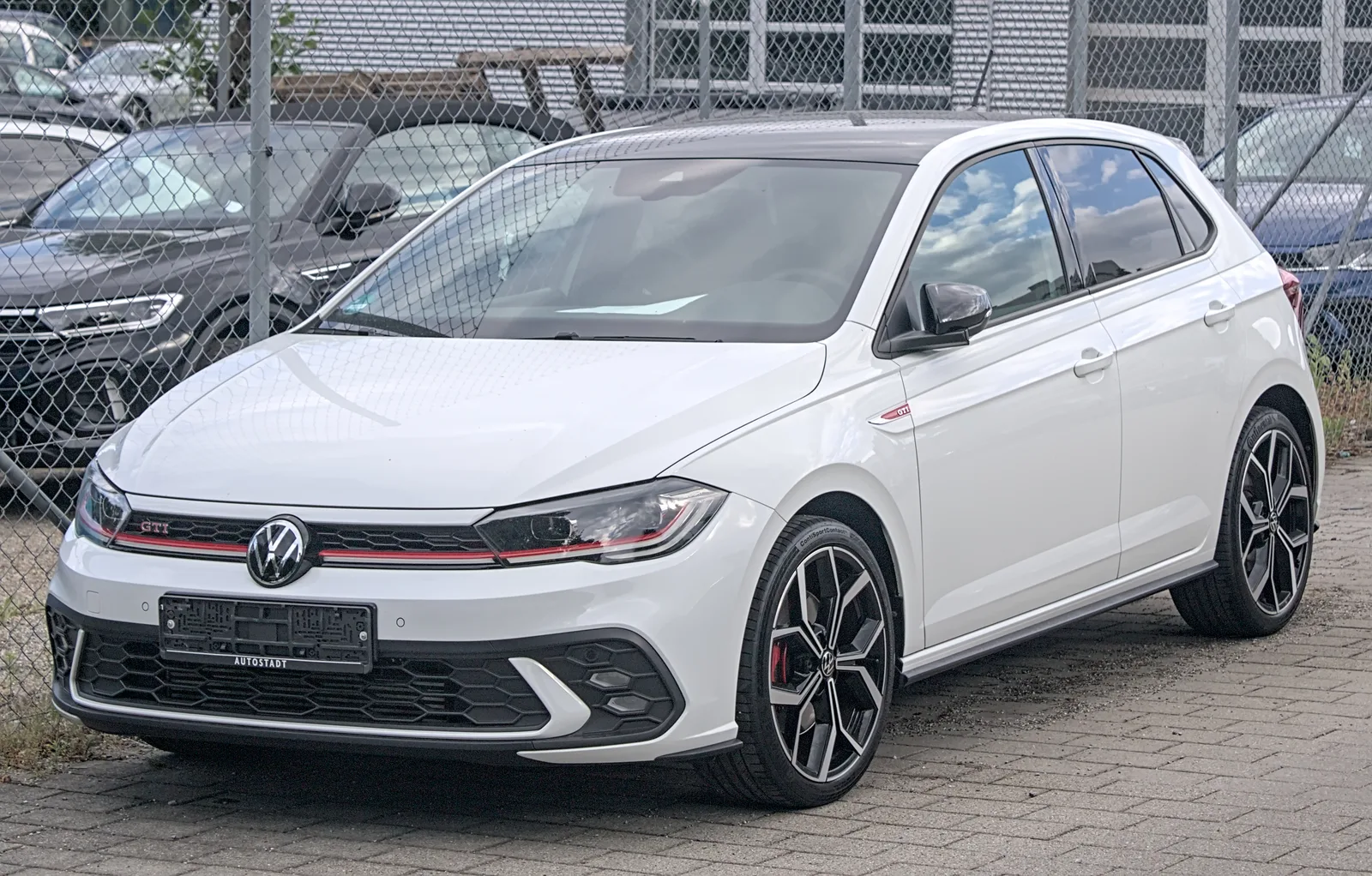 Volkswagen Polo 2026 vue arrière profil blanc GTI citadine sportive premium