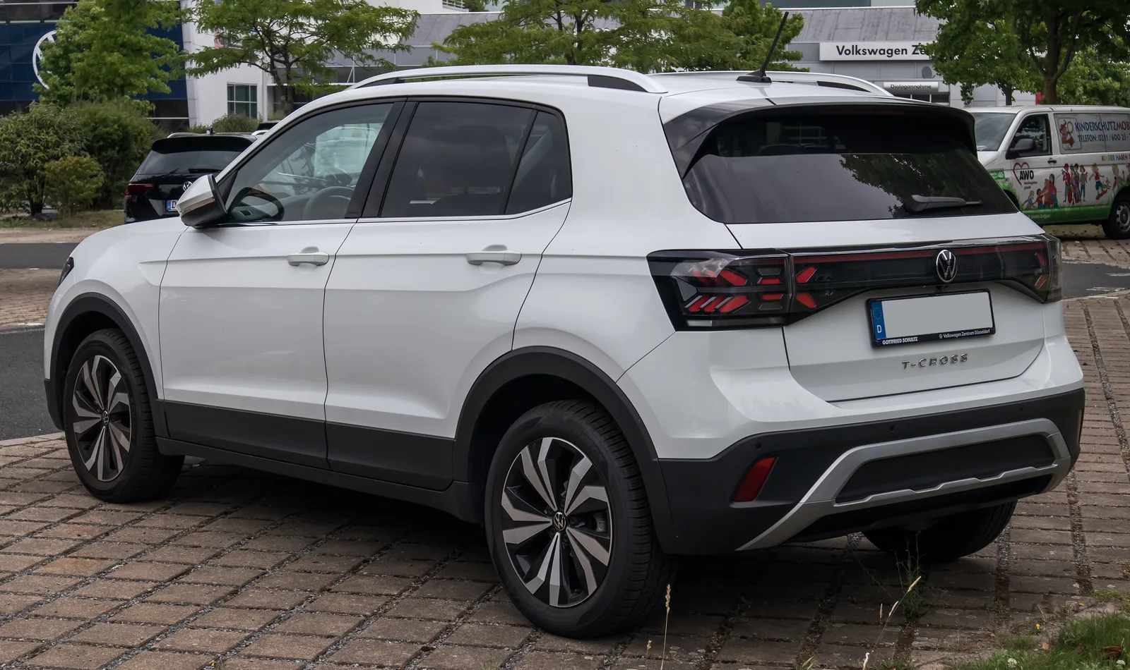 Volkswagen T-Cross 2026 facelift extérieur avant trois-quarts droite couleur grise