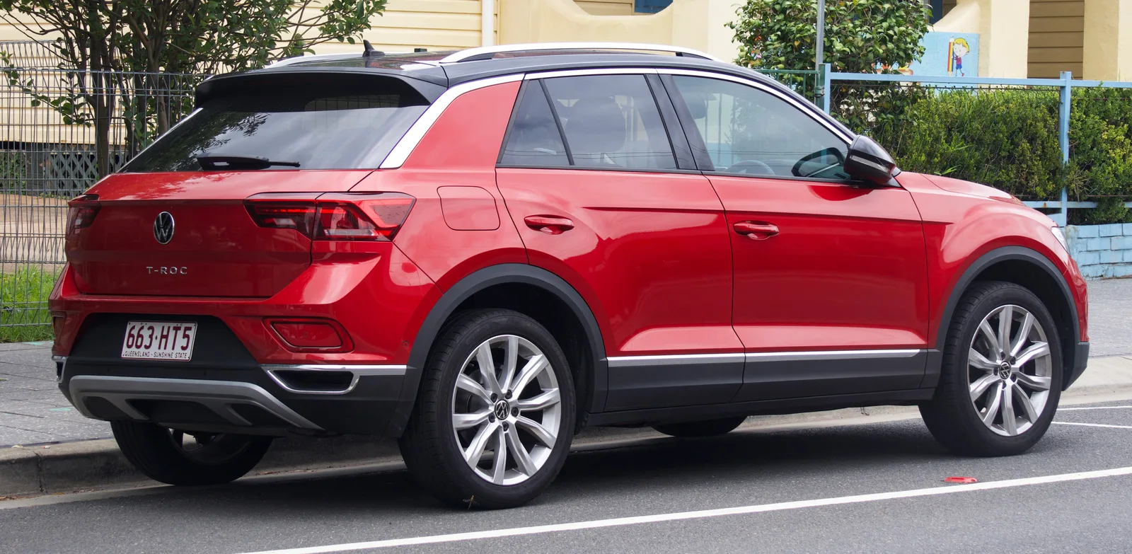 Volkswagen T-Roc 2022 vue arrière 3/4 feux LED signature T