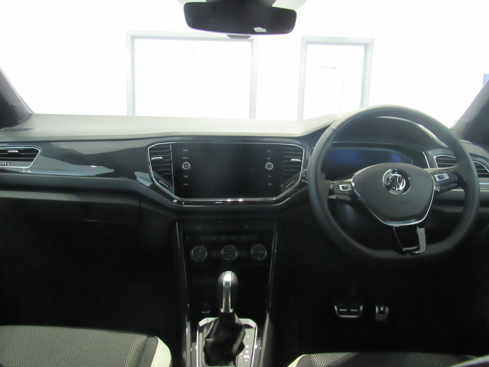 Tableau de bord Volkswagen T-Roc intérieur écran infotainment Digital Cockpit