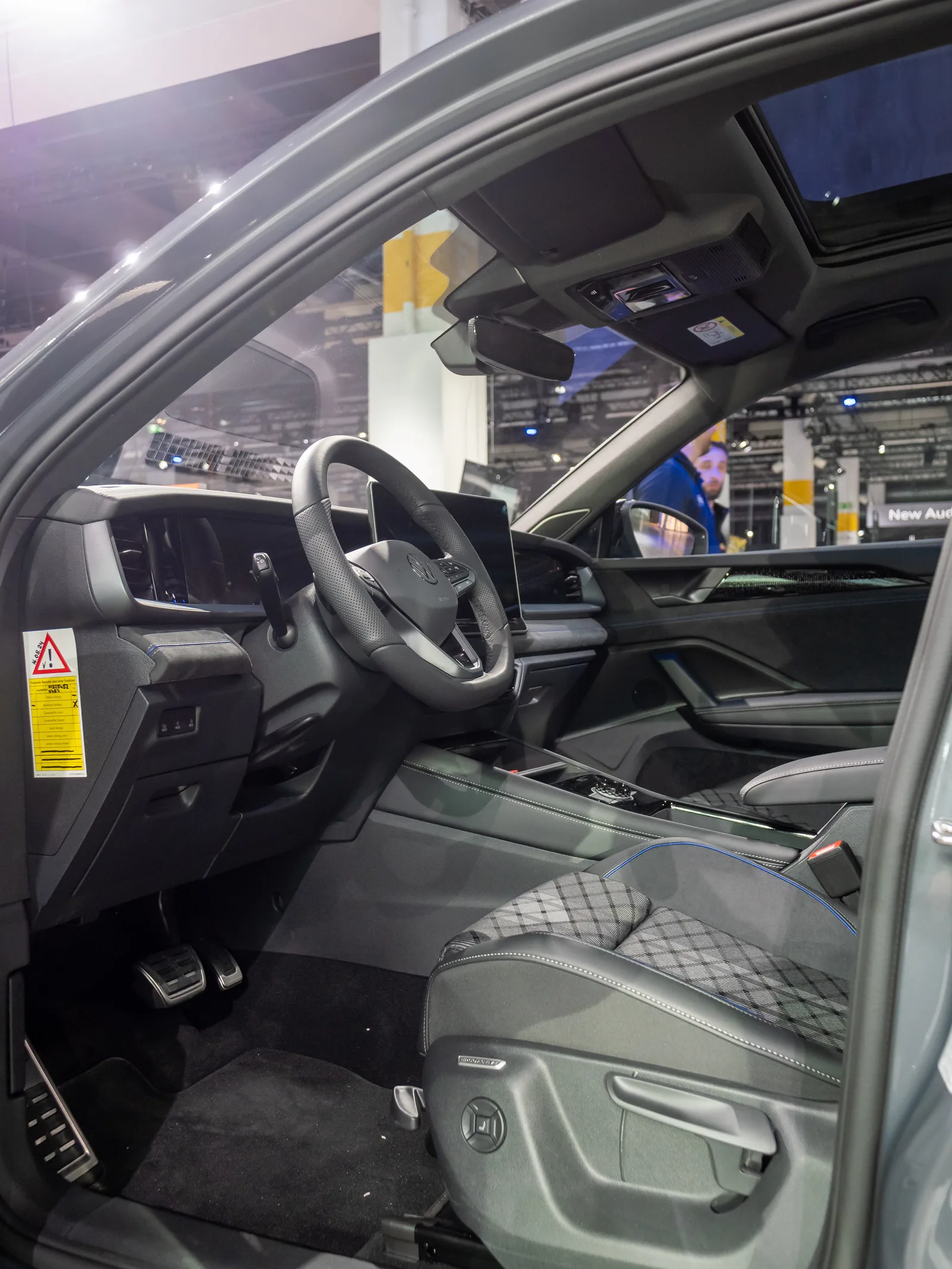 Volkswagen Tayron 2026 intérieur habitacle volant écran tactile tableau de bord