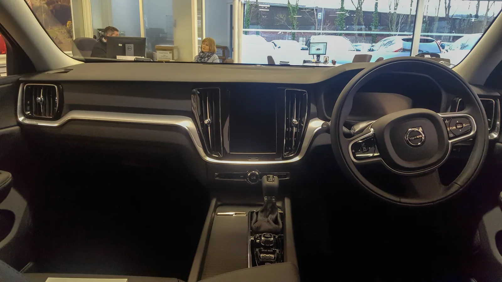 Volvo V60 2026 intérieur tableau de bord cockpit volant écran central Sensus habitacle scandinave
