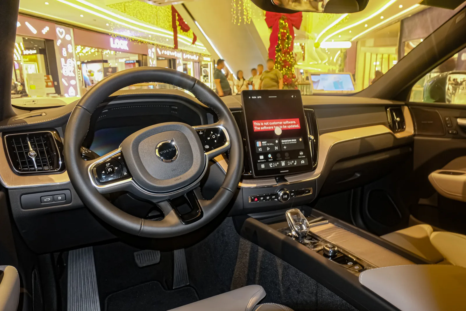 Volvo XC60 2026 intérieur tableau de bord écran central volant