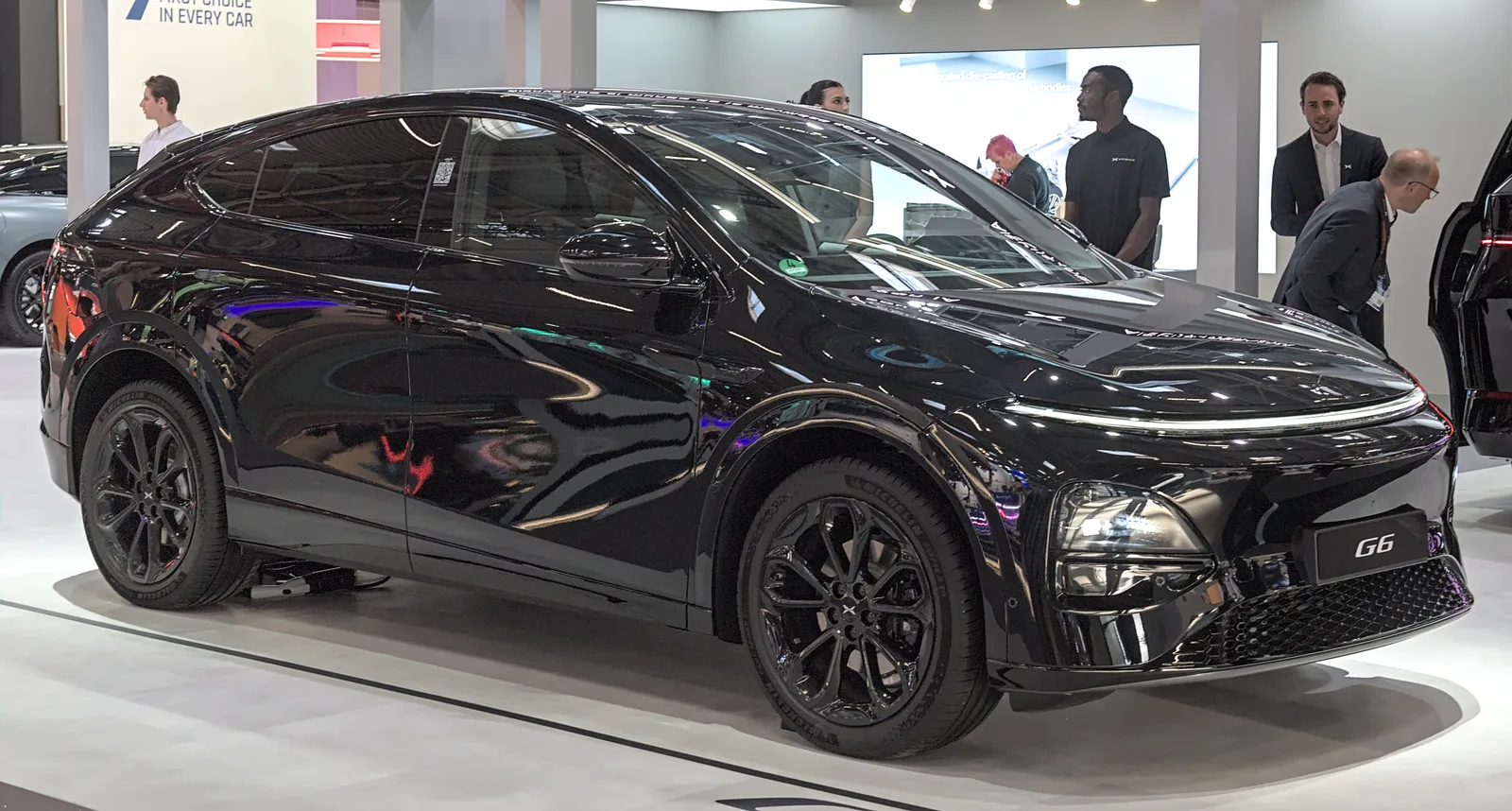 XPeng G6 2026 intérieur habitacle showroom salon automobile SUV électrique